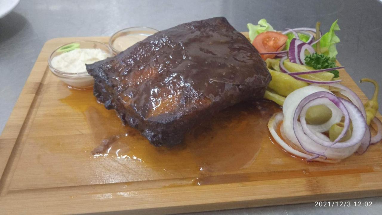 Mala Svata Hora - Penzion & Restaurace Mníšek pod Brdy Buitenkant foto