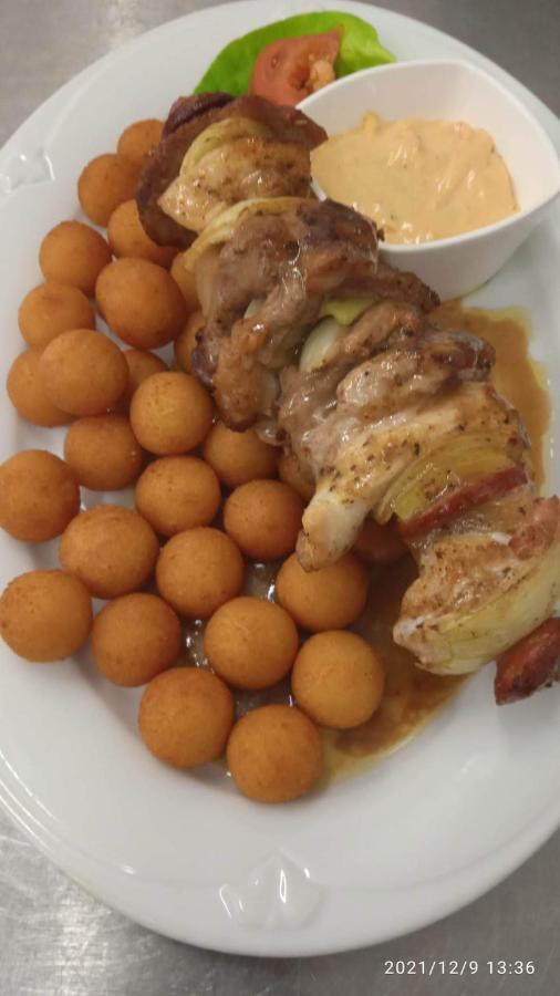 Mala Svata Hora - Penzion & Restaurace Mníšek pod Brdy Buitenkant foto