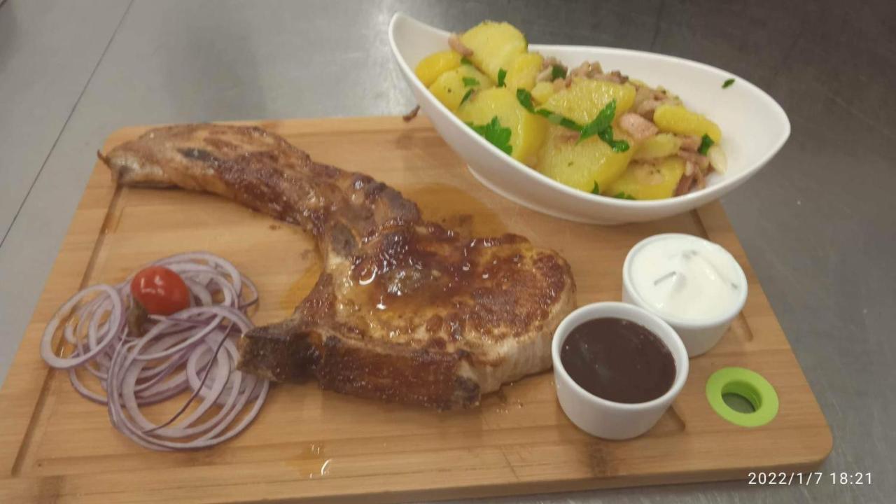 Mala Svata Hora - Penzion & Restaurace Mníšek pod Brdy Buitenkant foto