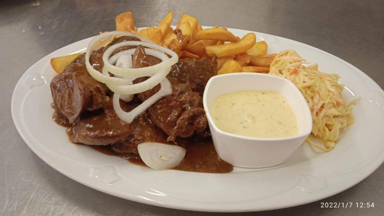 Mala Svata Hora - Penzion & Restaurace Mníšek pod Brdy Buitenkant foto