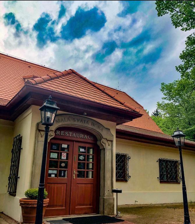 Mala Svata Hora - Penzion & Restaurace Mníšek pod Brdy Buitenkant foto