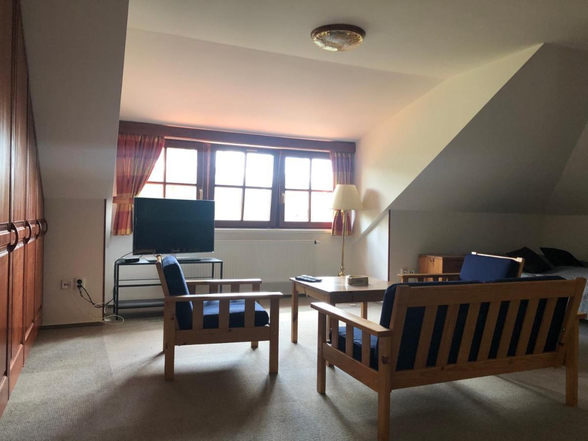 Mala Svata Hora - Penzion & Restaurace Mníšek pod Brdy Buitenkant foto