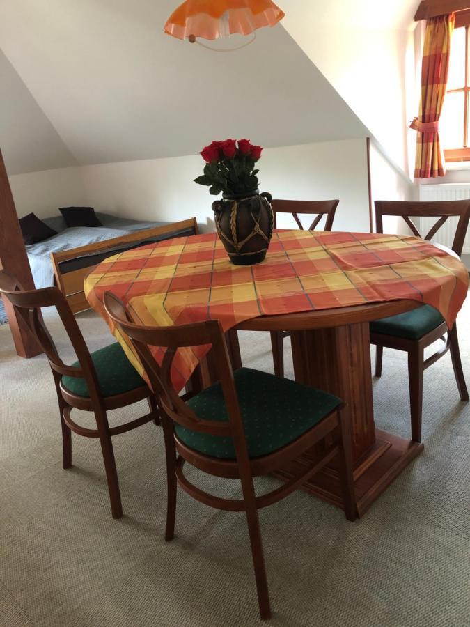 Mala Svata Hora - Penzion & Restaurace Mníšek pod Brdy Buitenkant foto