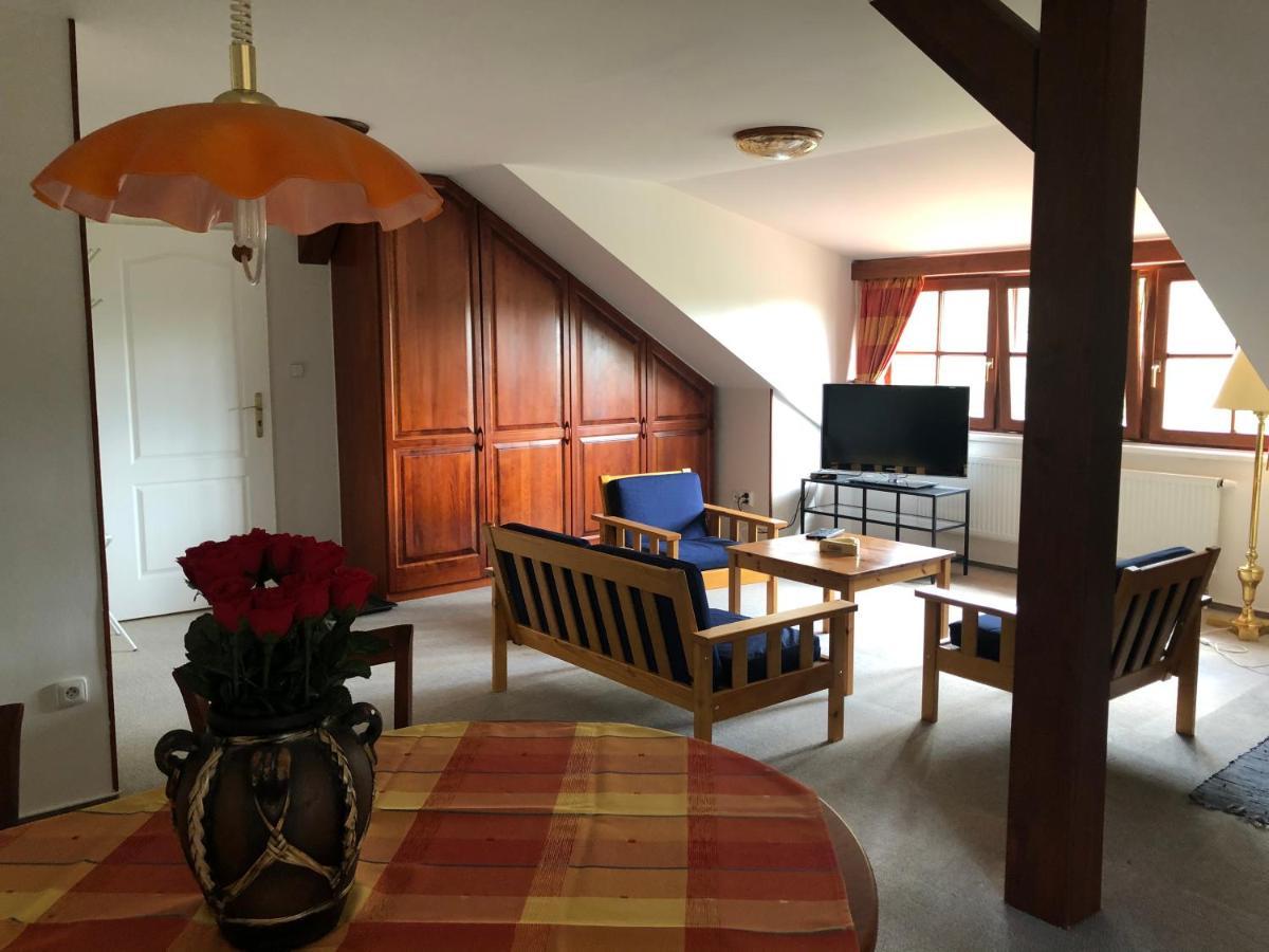 Mala Svata Hora - Penzion & Restaurace Mníšek pod Brdy Buitenkant foto